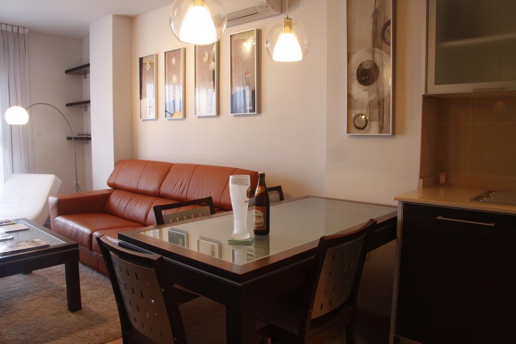 Apartmento Avda Madrid アスケカ・デ・エナレス 部屋 写真